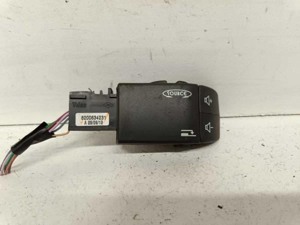 COMMODO RENAULT CLIO 2 RADIO - Vue 1